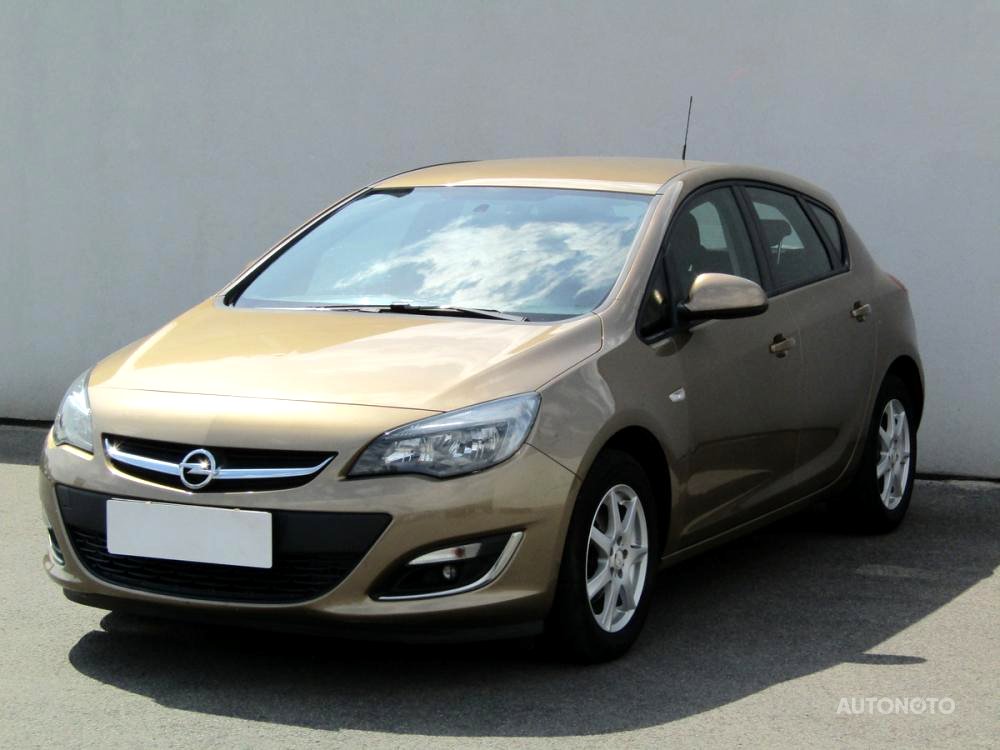 Opel Astra, 2012 - pohled č. 3
