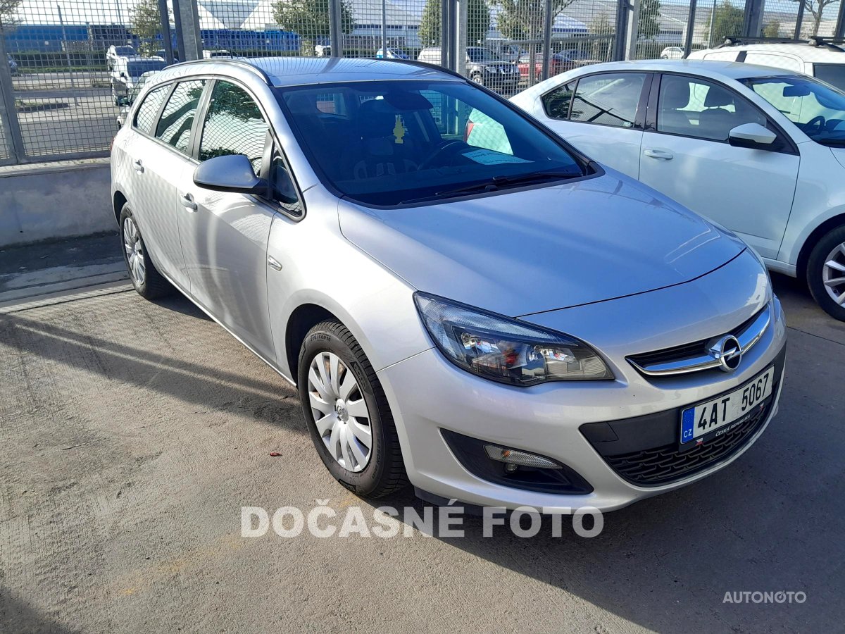 Opel Astra, 2015 - celkový pohled