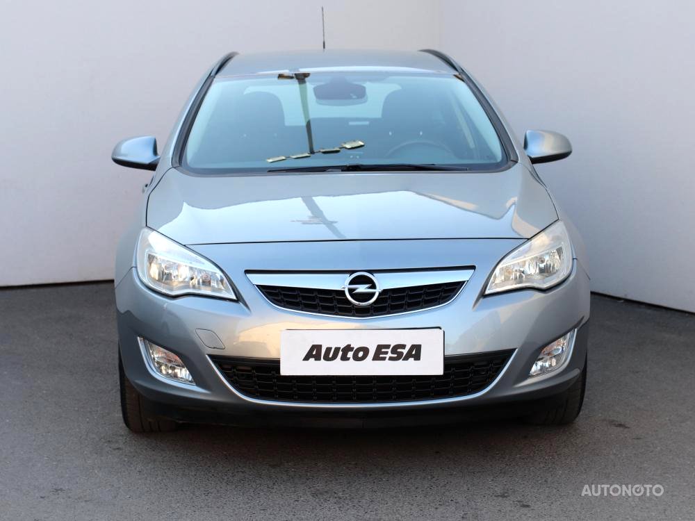 Opel Astra, 2011 - pohled č. 2