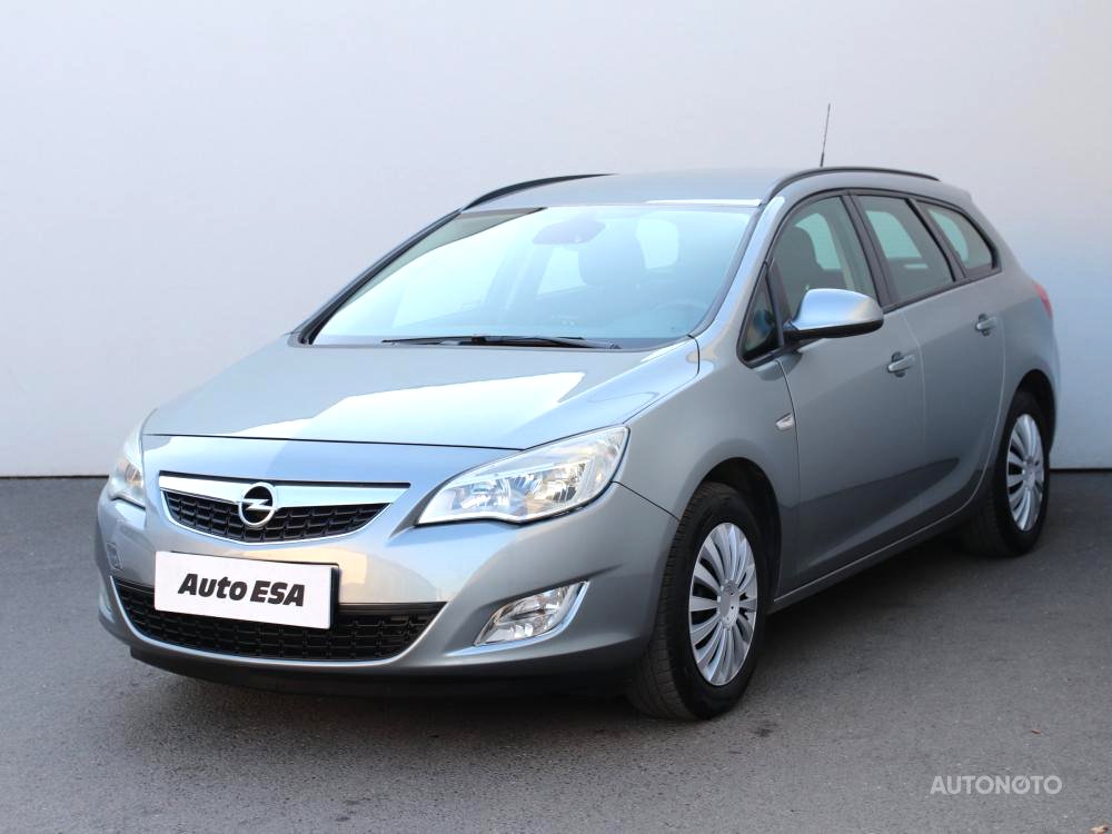 Opel Astra, 2011 - pohled č. 3