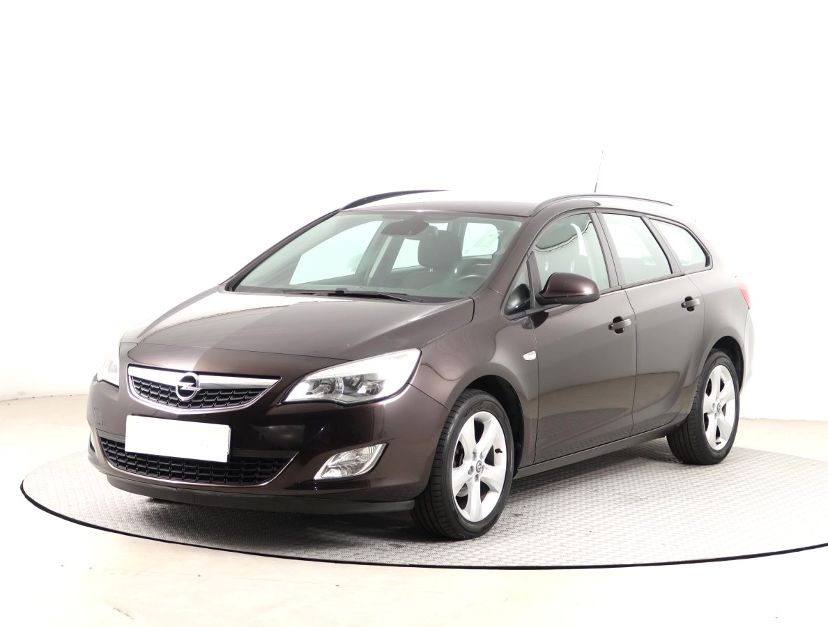 Opel Astra, 2012 - pohled č. 3