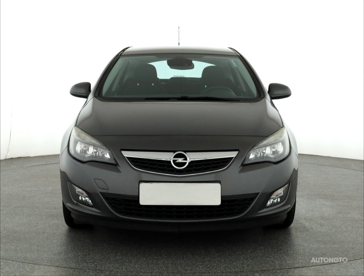 Opel Astra, 2011 - pohled č. 2