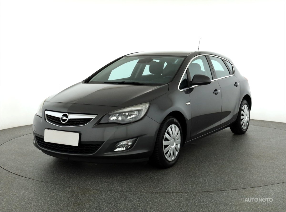 Opel Astra, 2011 - pohled č. 3