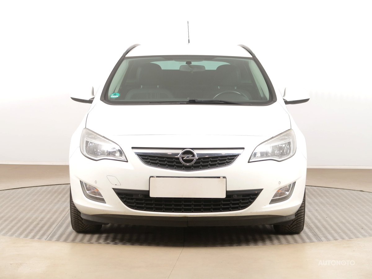 Opel Astra, 2012 - pohled č. 2