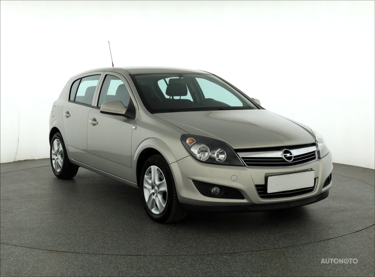 Opel Astra, 2011 - pohled č. 1