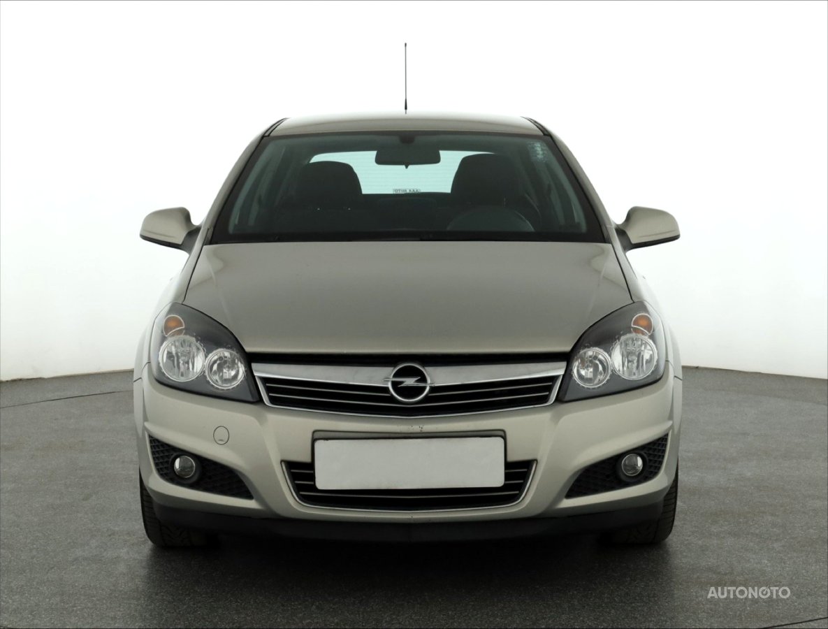Opel Astra, 2011 - pohled č. 2