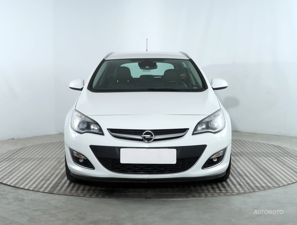 Opel Astra, 2013 - pohled č. 2