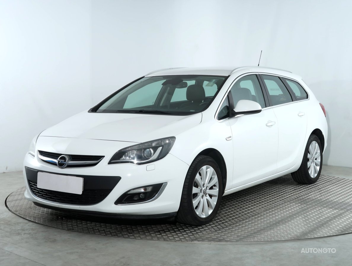 Opel Astra, 2013 - pohled č. 3