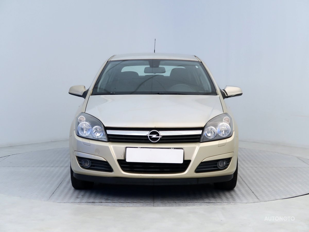 Opel Astra, 2005 - pohled č. 2