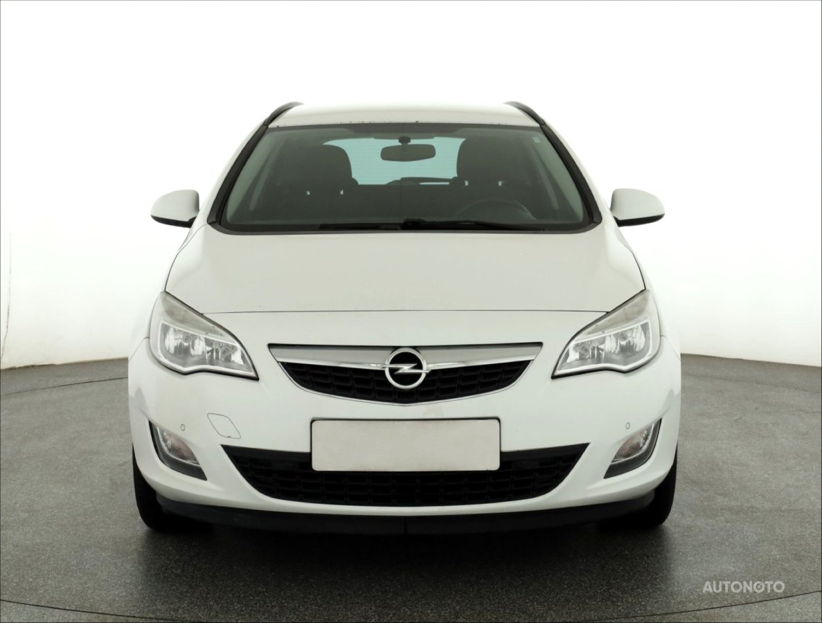 Opel Astra, 2011 - pohled č. 2