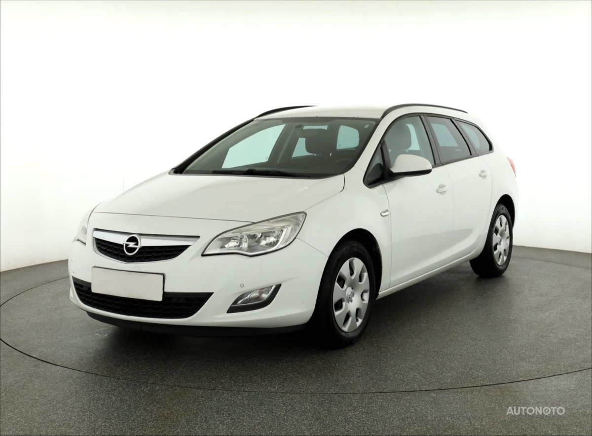 Opel Astra, 2011 - pohled č. 3