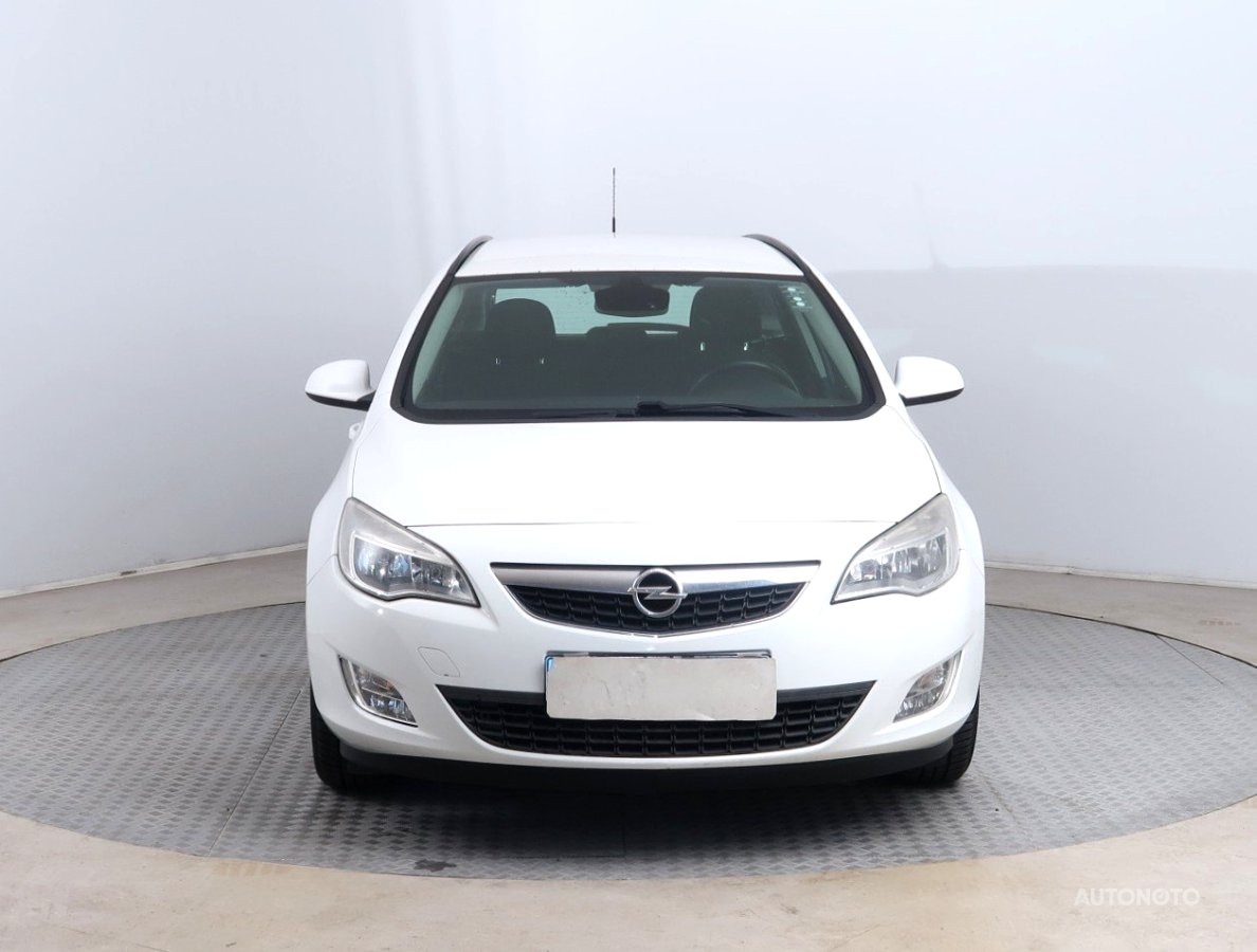 Opel Astra, 2012 - pohled č. 2