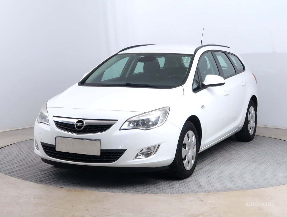 Opel Astra, 2012 - pohled č. 3