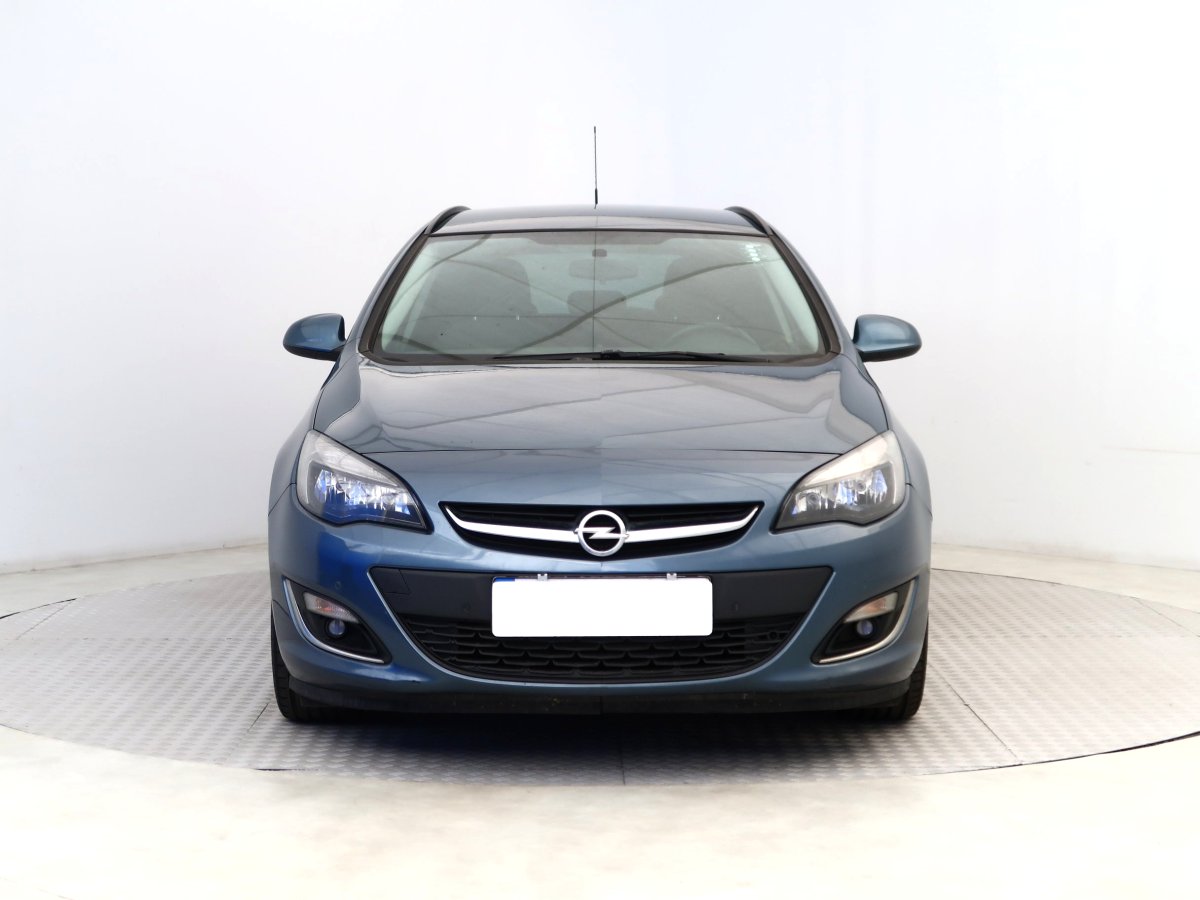 Opel Astra, 2012 - pohled č. 2