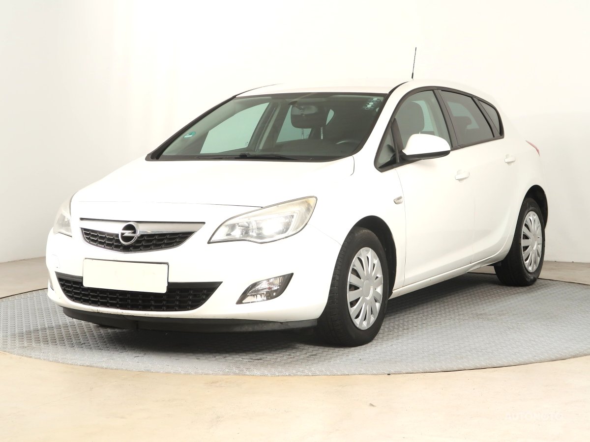 Opel Astra, 2011 - pohled č. 3
