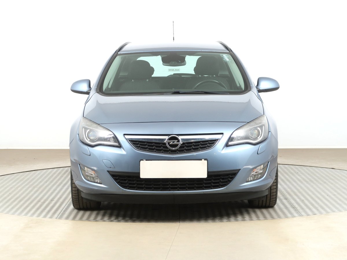 Opel Astra, 2010 - pohled č. 2