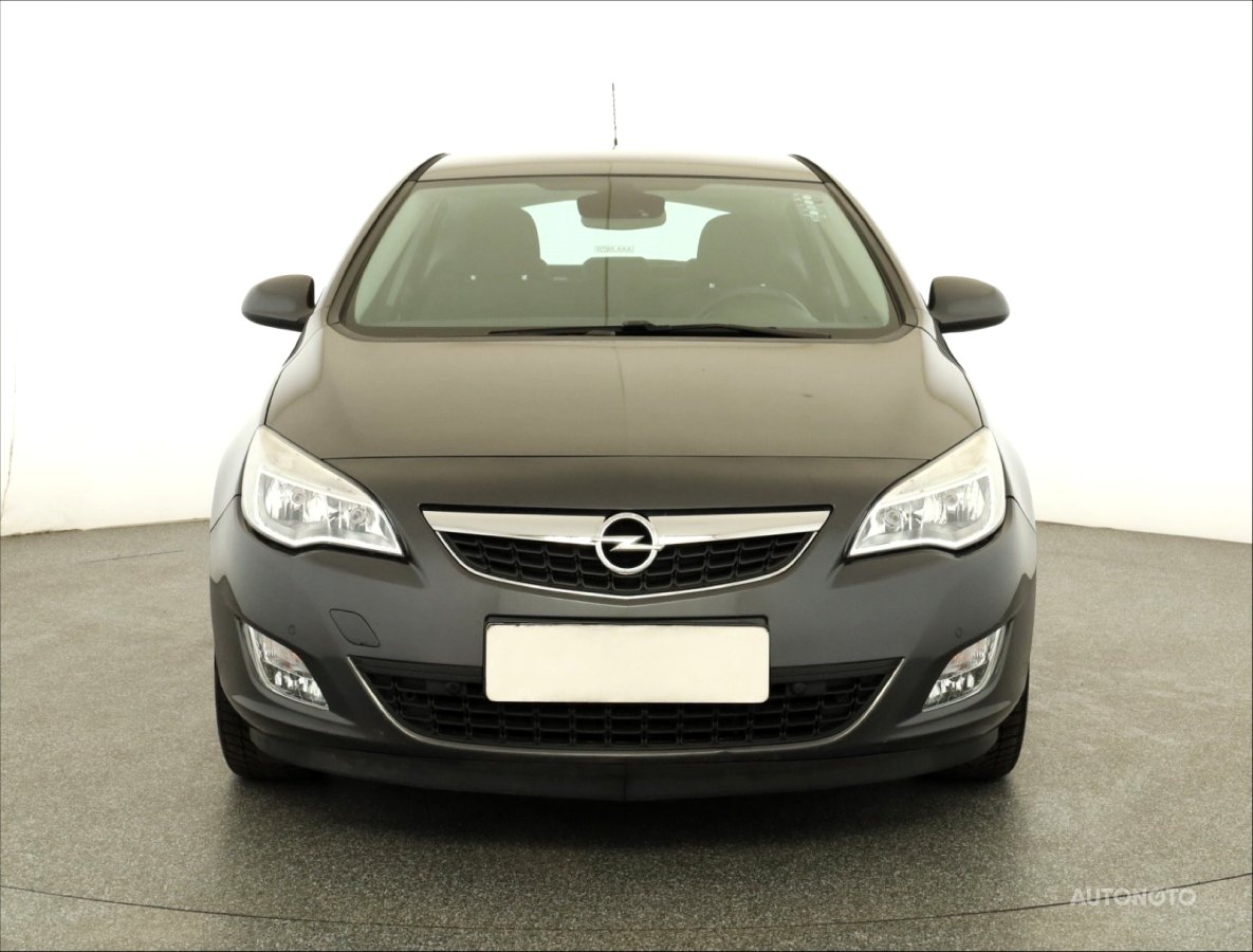 Opel Astra, 2011 - pohled č. 2