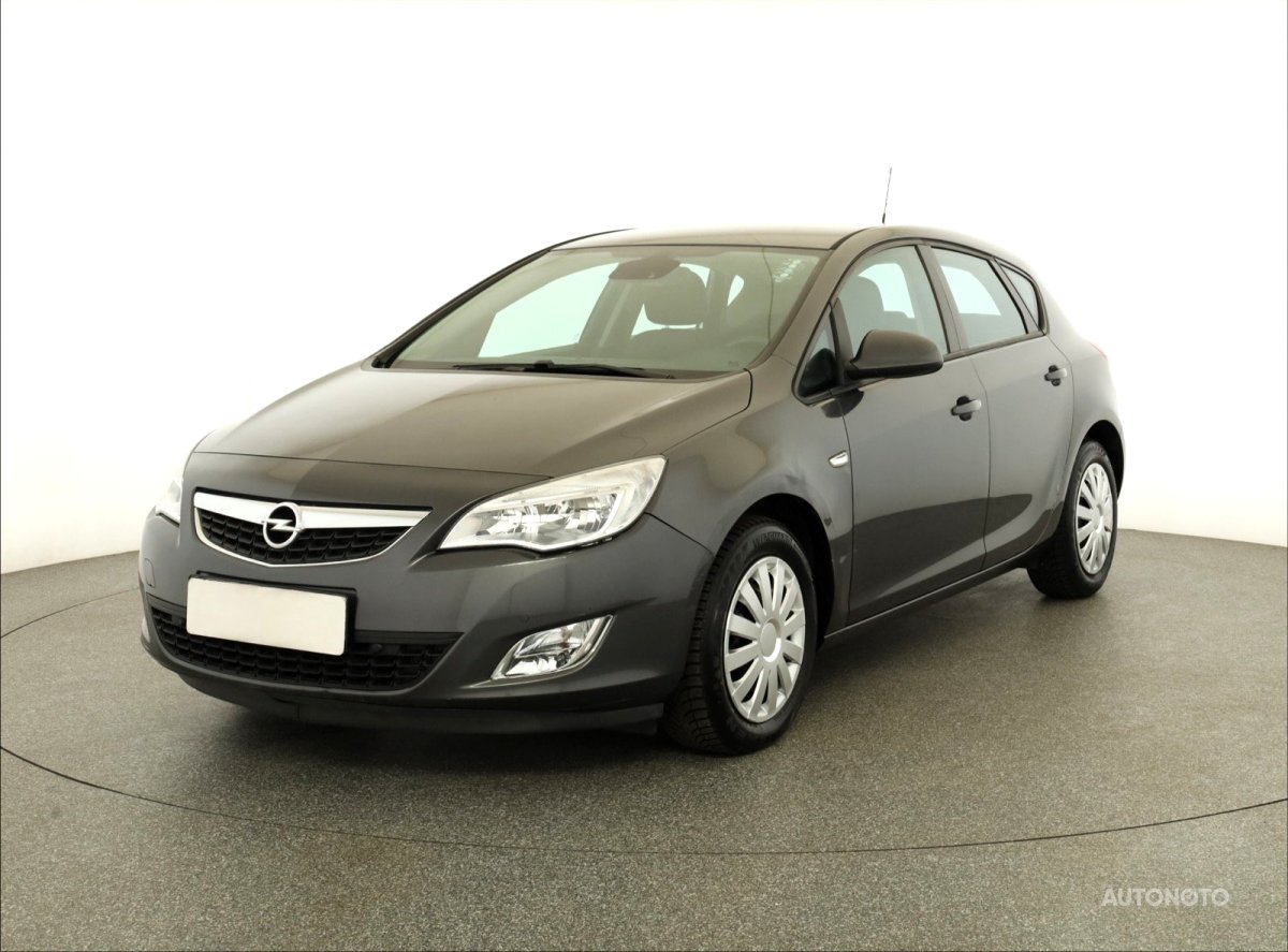 Opel Astra, 2011 - pohled č. 3