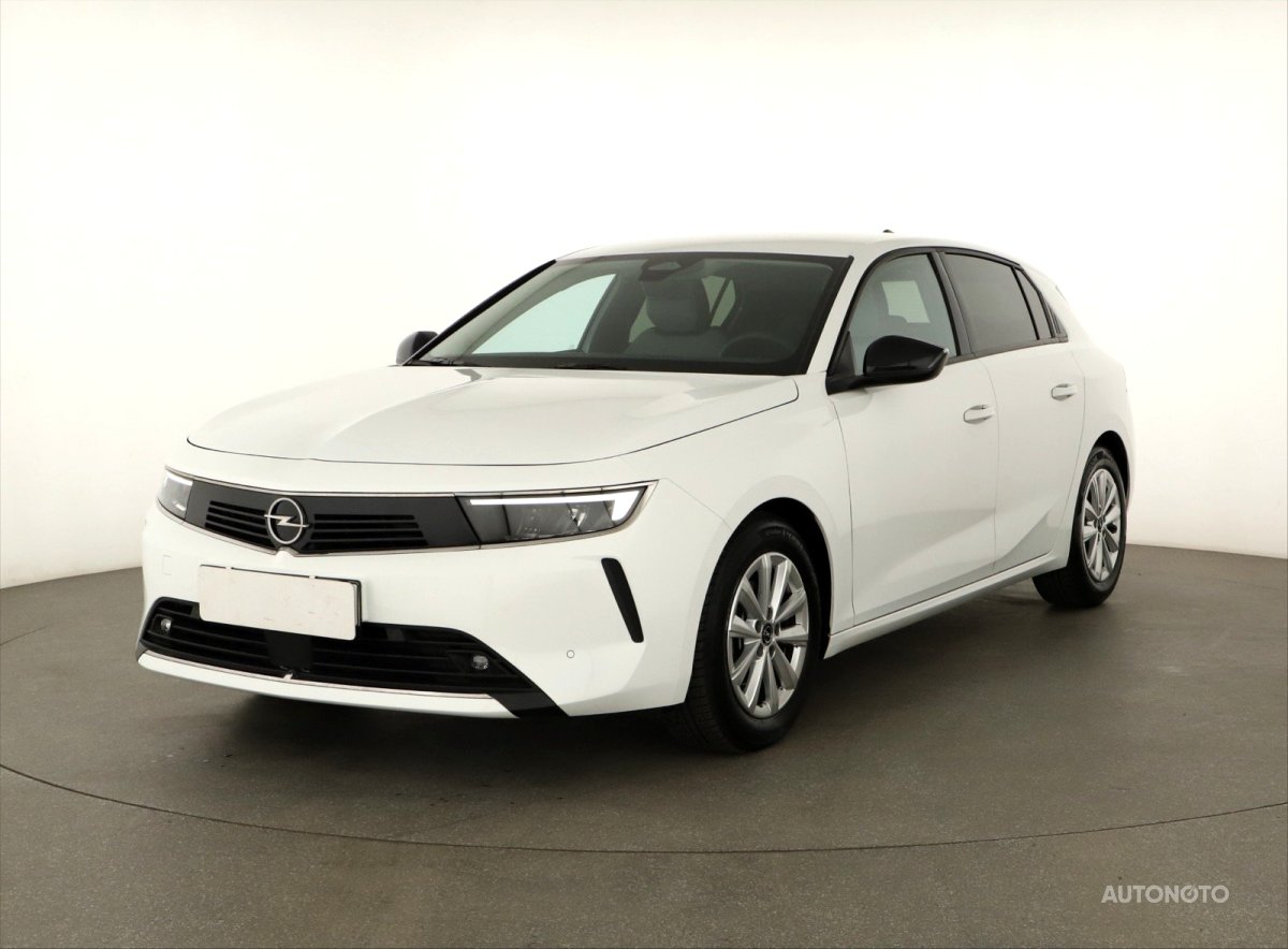 Opel Astra, 2024 - pohled č. 3