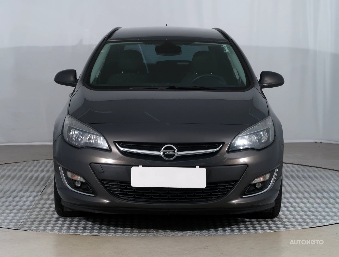 Opel Astra, 2013 - pohled č. 2