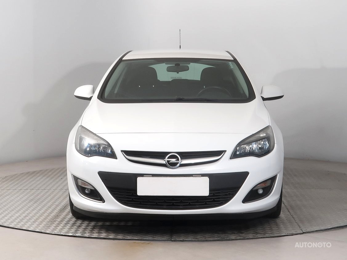 Opel Astra, 2013 - pohled č. 2