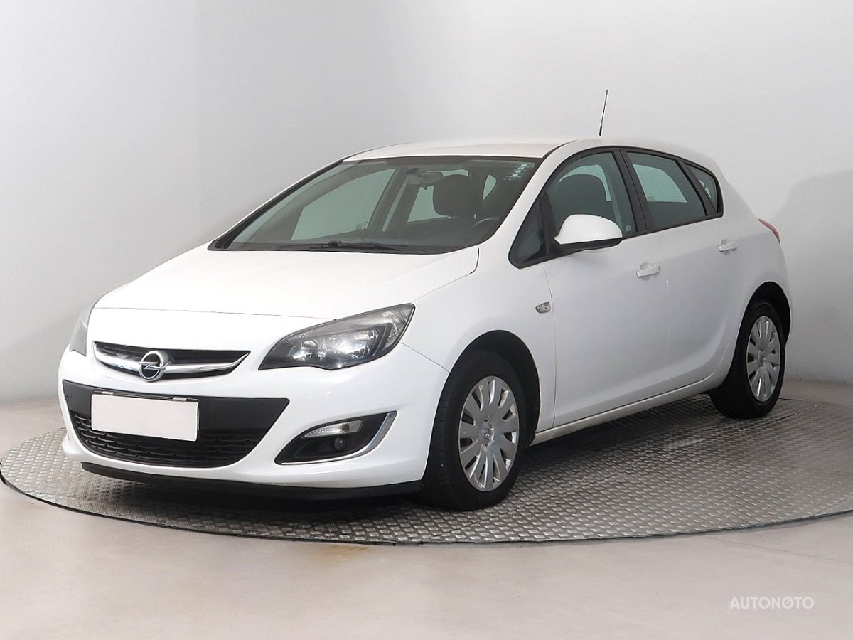 Opel Astra, 2013 - pohled č. 3