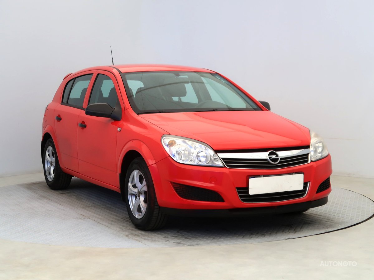 Opel Astra, 2008 - celkový pohled