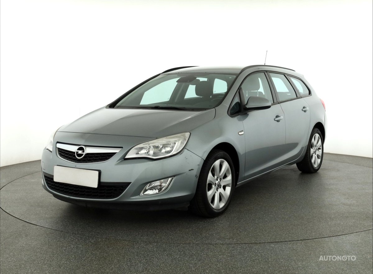Opel Astra, 2011 - pohled č. 3
