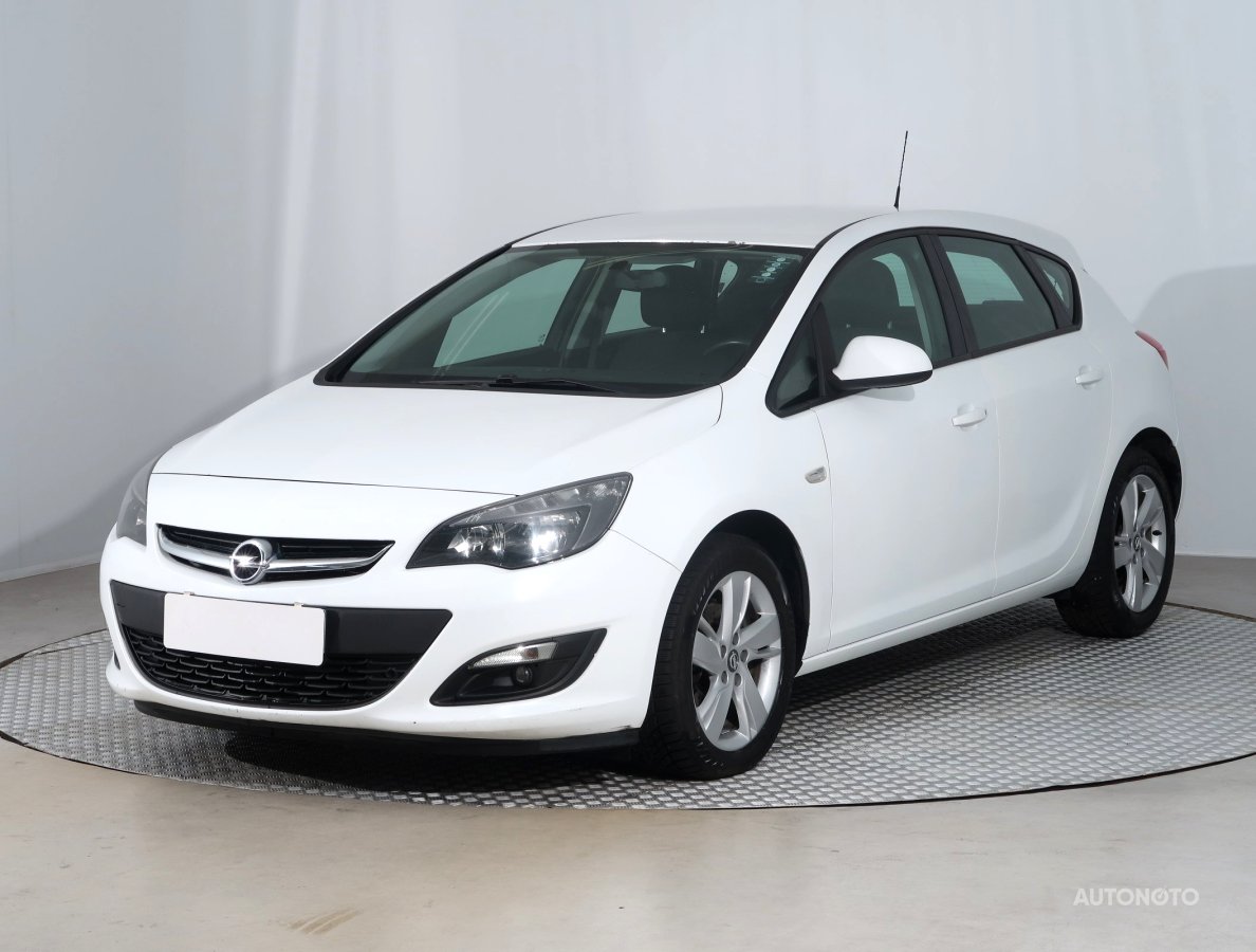 Opel Astra, 2013 - pohled č. 3