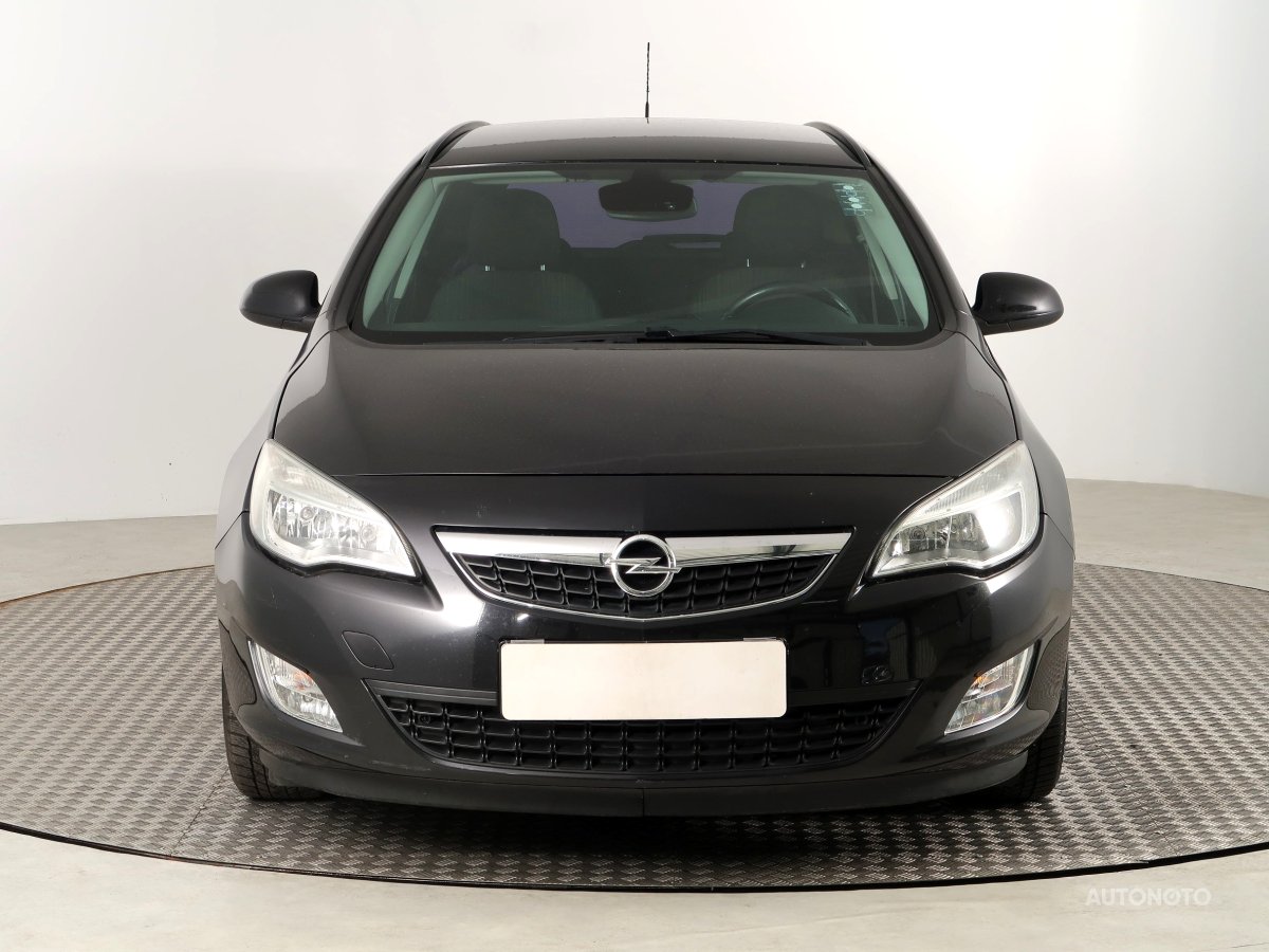 Opel Astra, 2011 - pohled č. 2