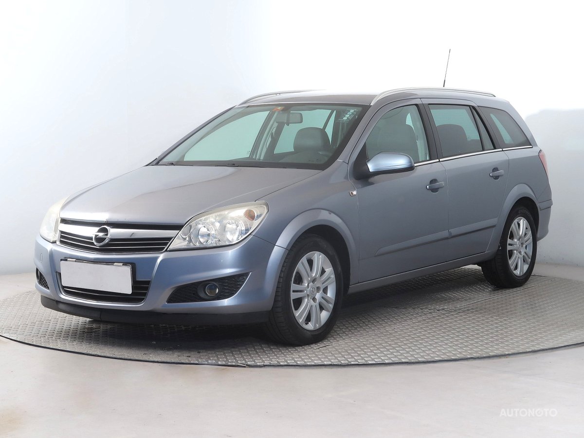 Opel Astra, 2008 - pohled č. 3