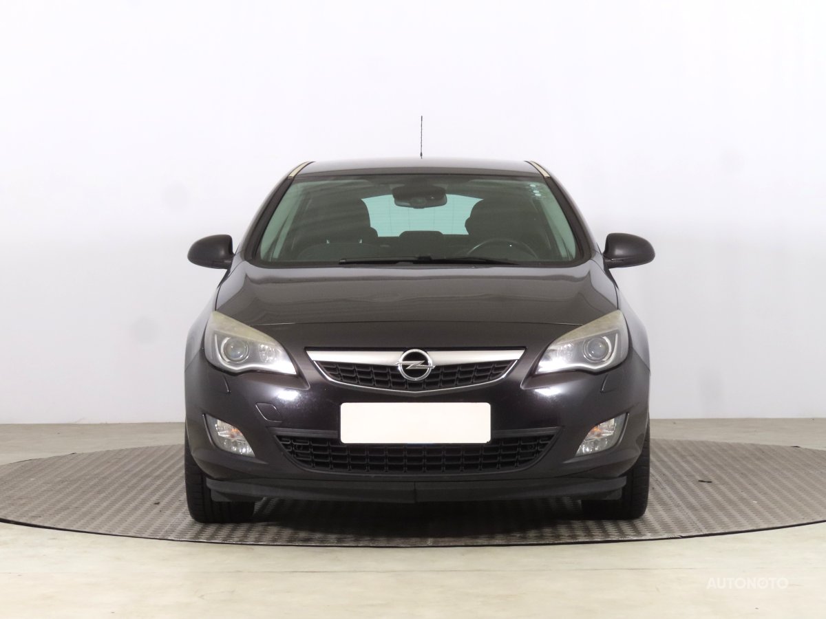 Opel Astra, 2010 - pohled č. 2