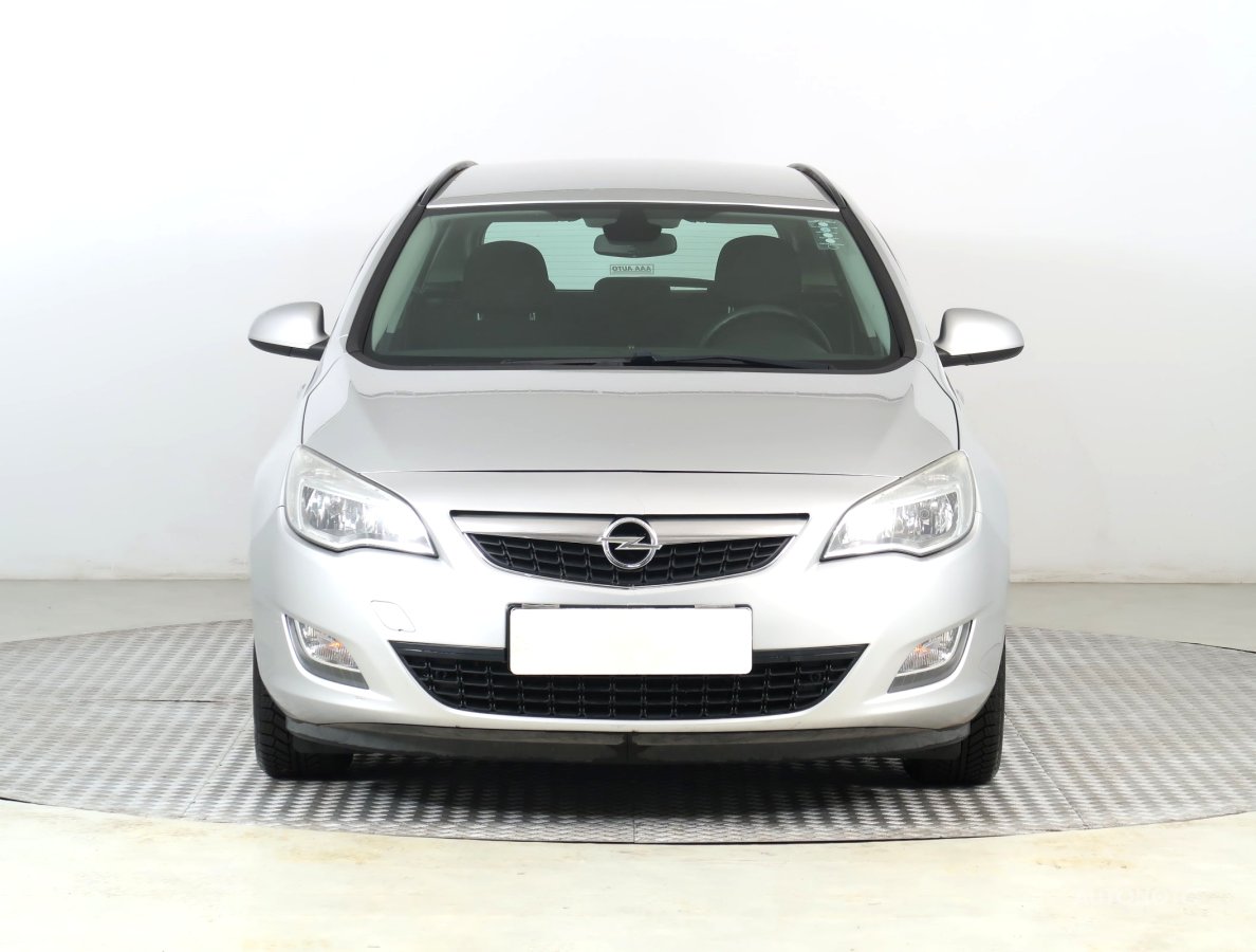 Opel Astra, 2011 - pohled č. 2