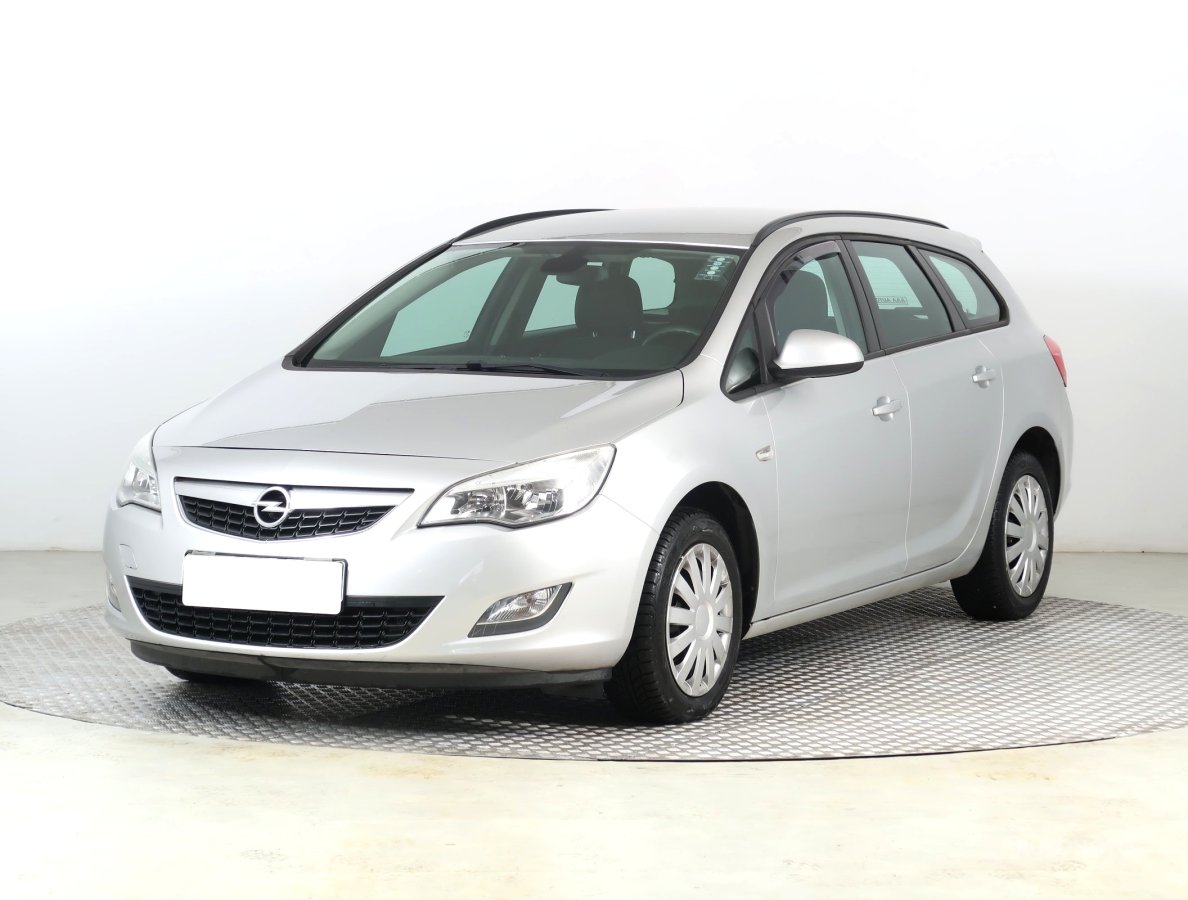 Opel Astra, 2011 - pohled č. 3