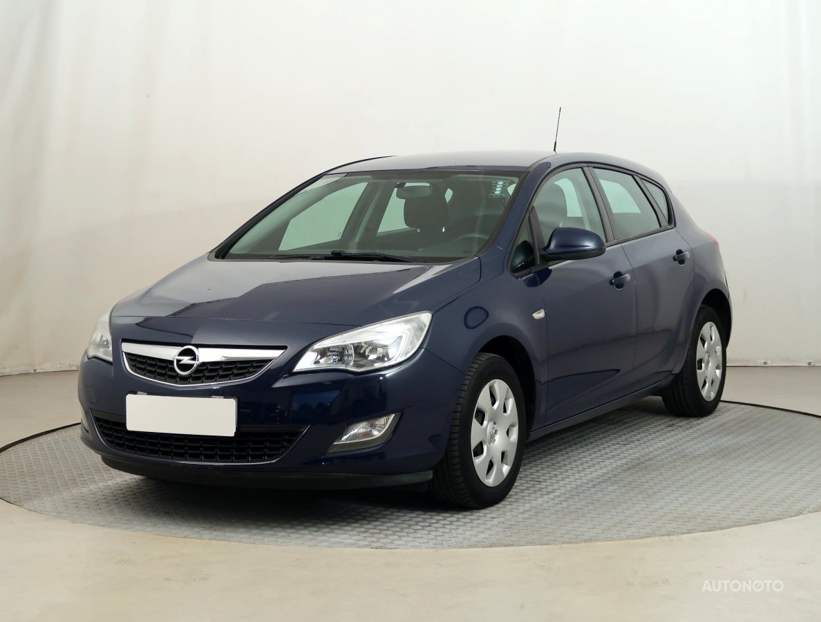 Opel Astra, 2011 - pohled č. 3