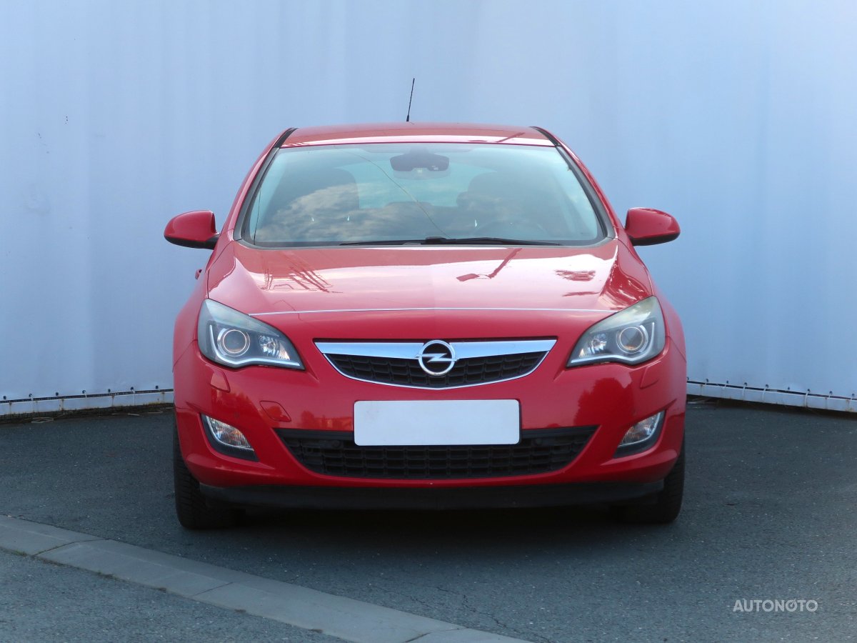 Opel Astra, 2012 - pohled č. 2