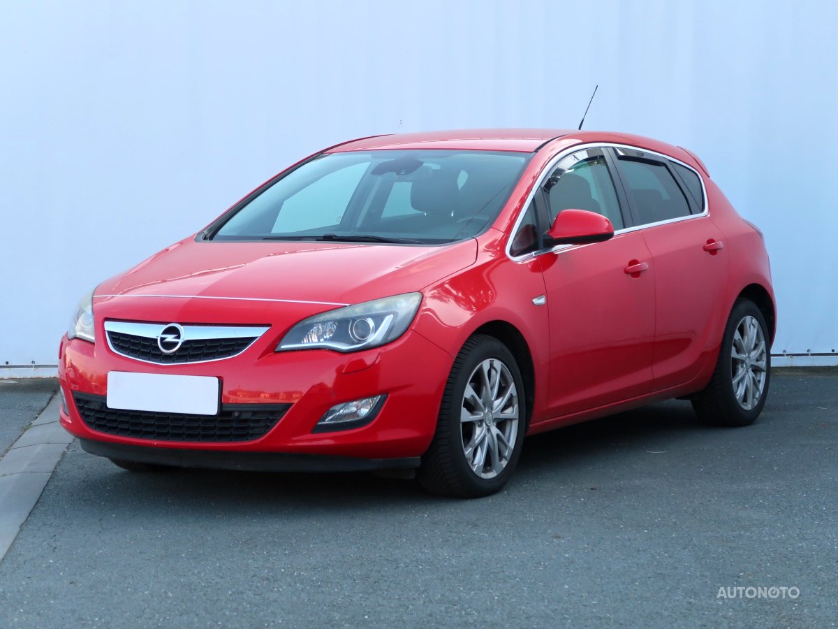 Opel Astra, 2012 - pohled č. 3
