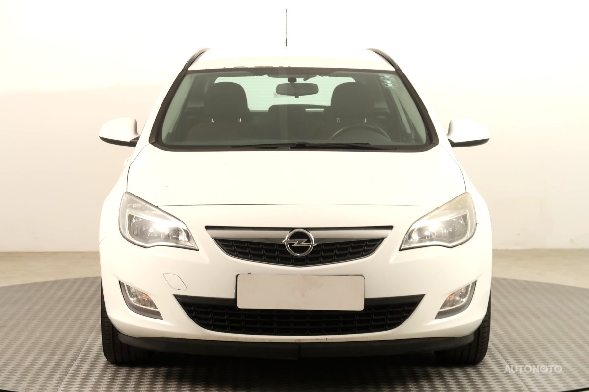 Opel Astra, 2011 - pohled č. 2