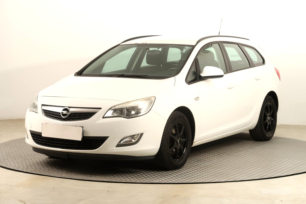 Opel Astra, 2011 - pohled č. 3