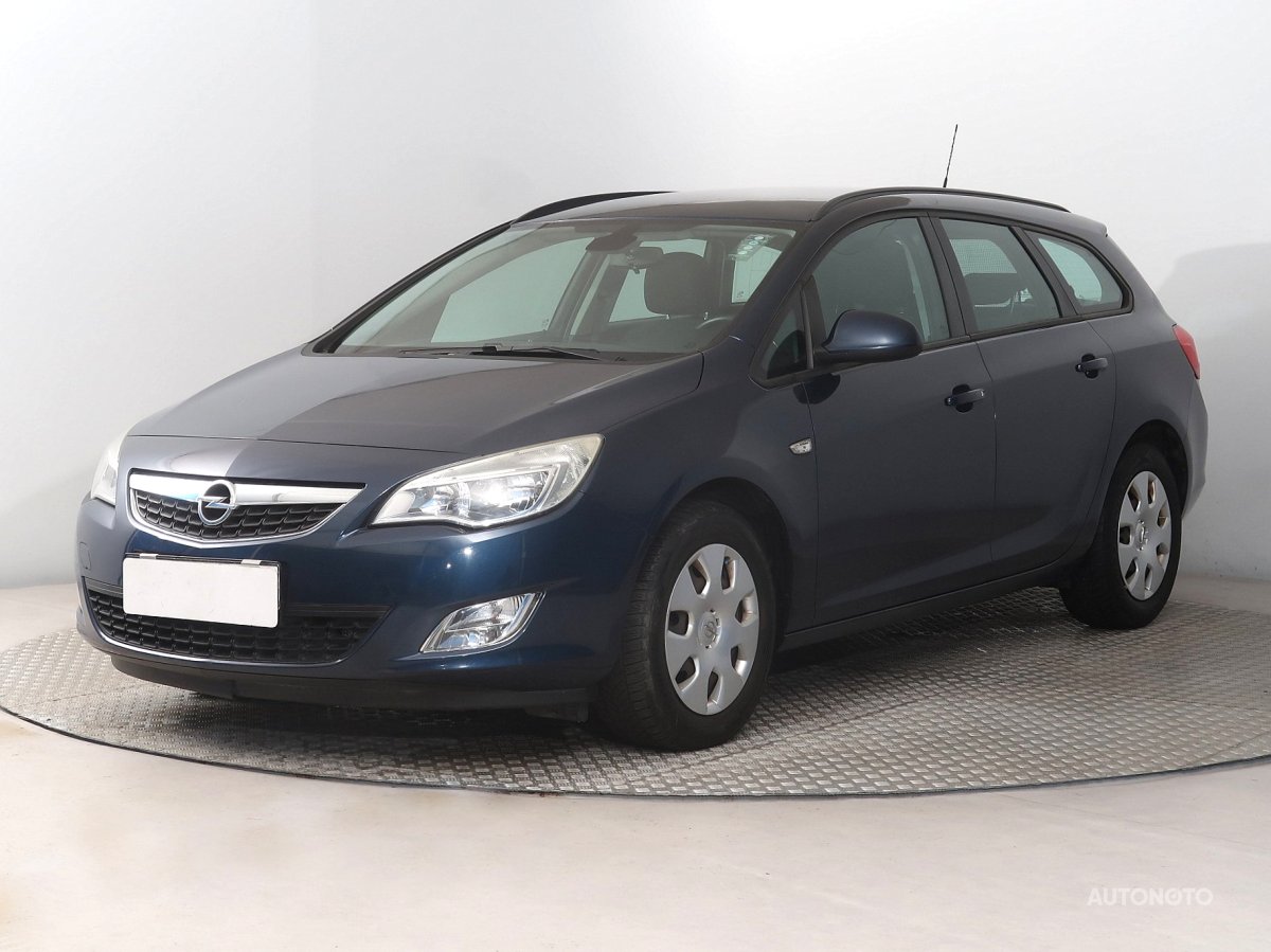 Opel Astra, 2011 - pohled č. 3