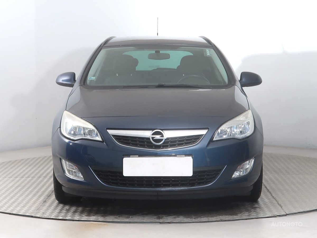 Opel Astra, 2011 - pohled č. 2