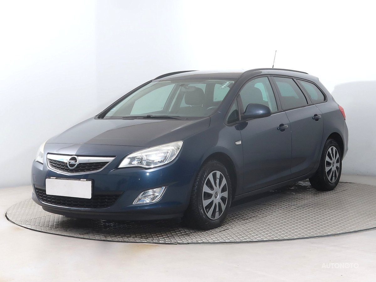 Opel Astra, 2011 - pohled č. 3