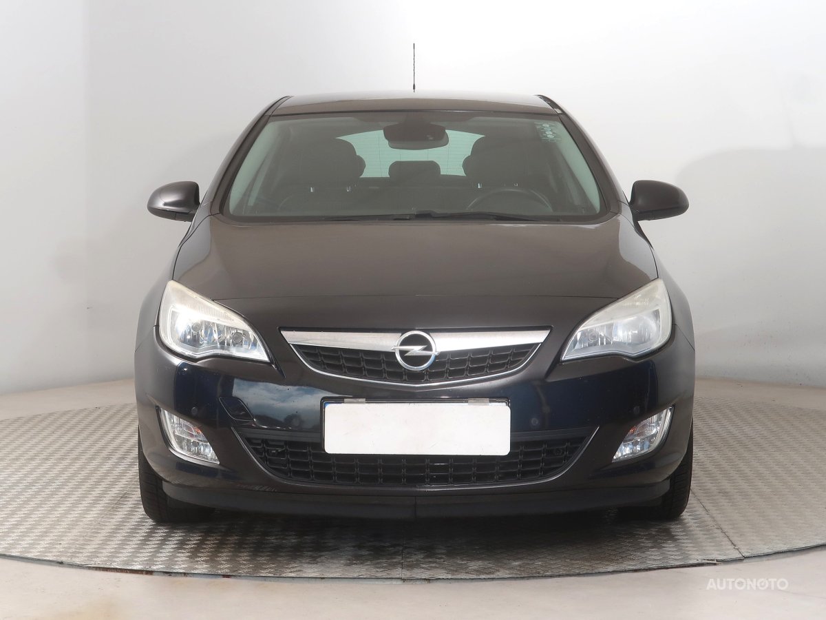 Opel Astra, 2011 - pohled č. 2
