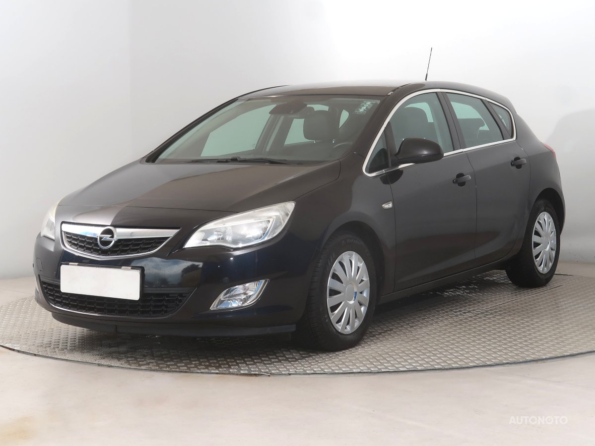 Opel Astra, 2011 - pohled č. 3