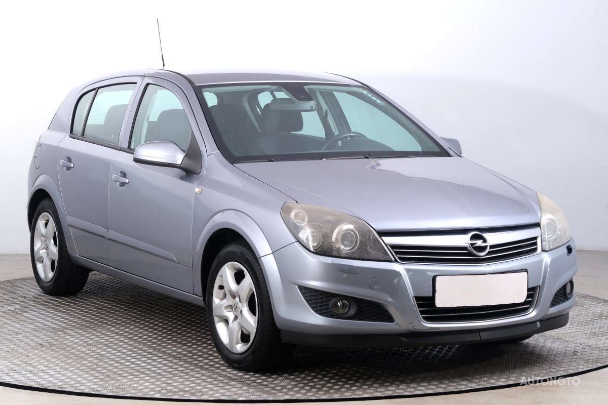 Opel Astra, 2008 - celkový pohled