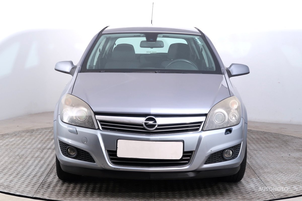 Opel Astra, 2008 - pohled č. 2
