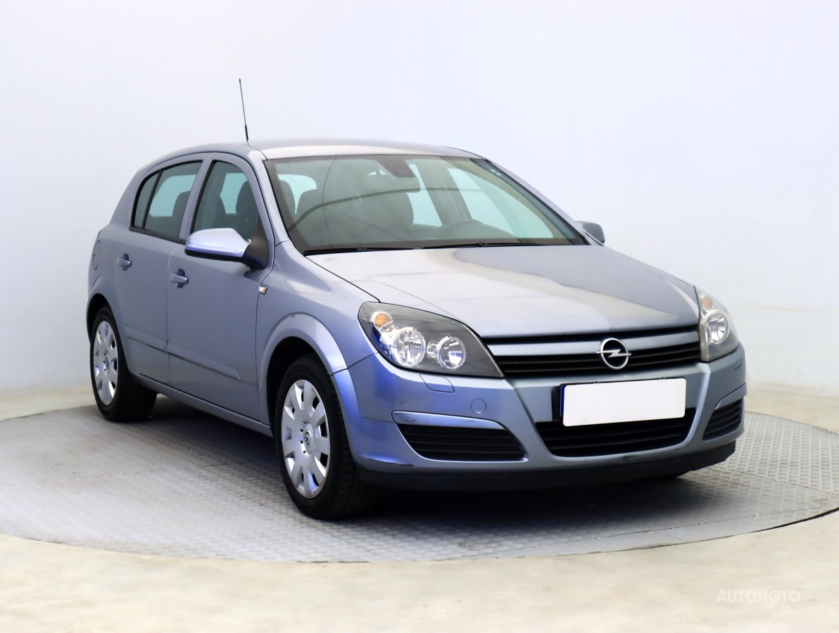Opel Astra, 2005 - celkový pohled