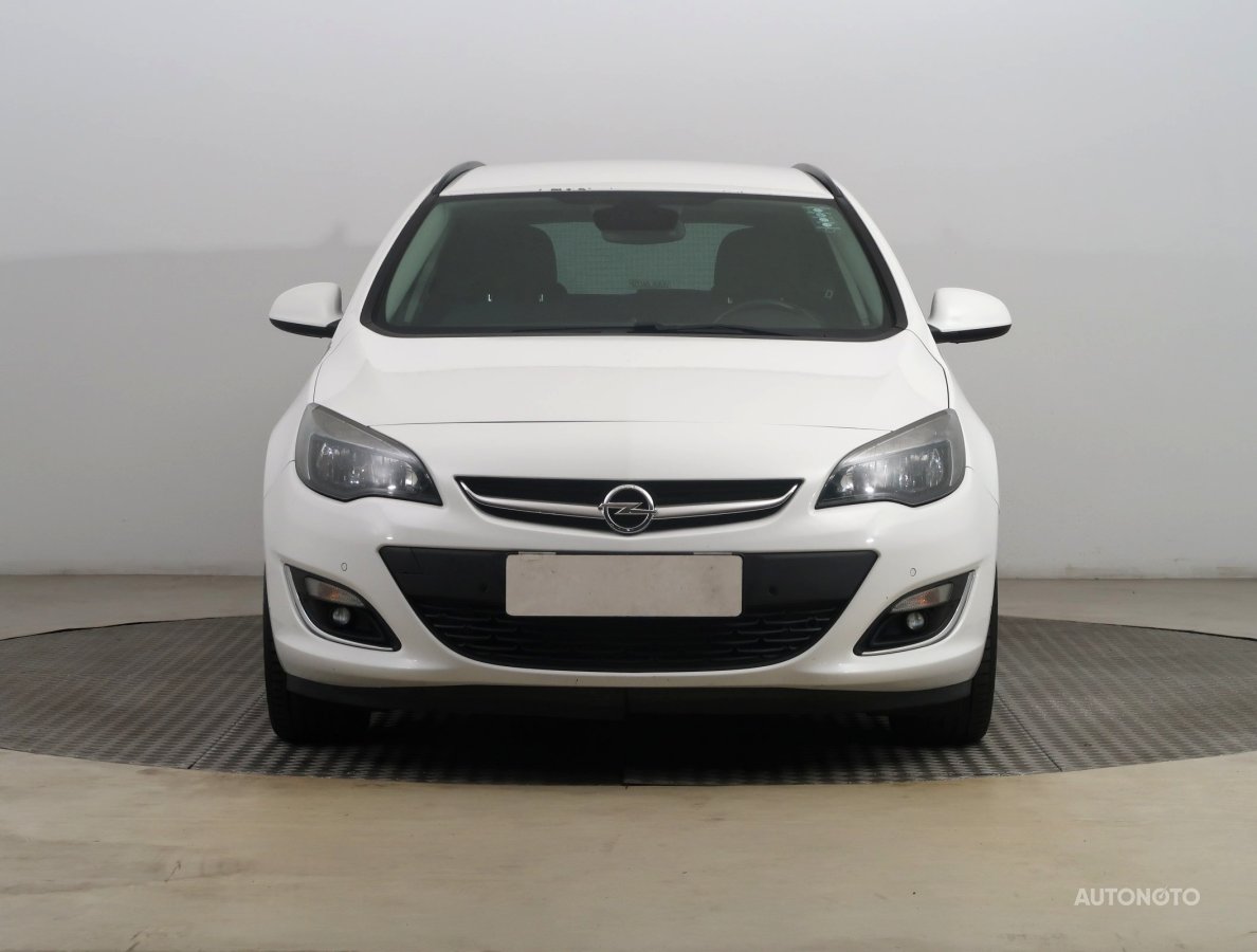 Opel Astra, 2013 - pohled č. 2