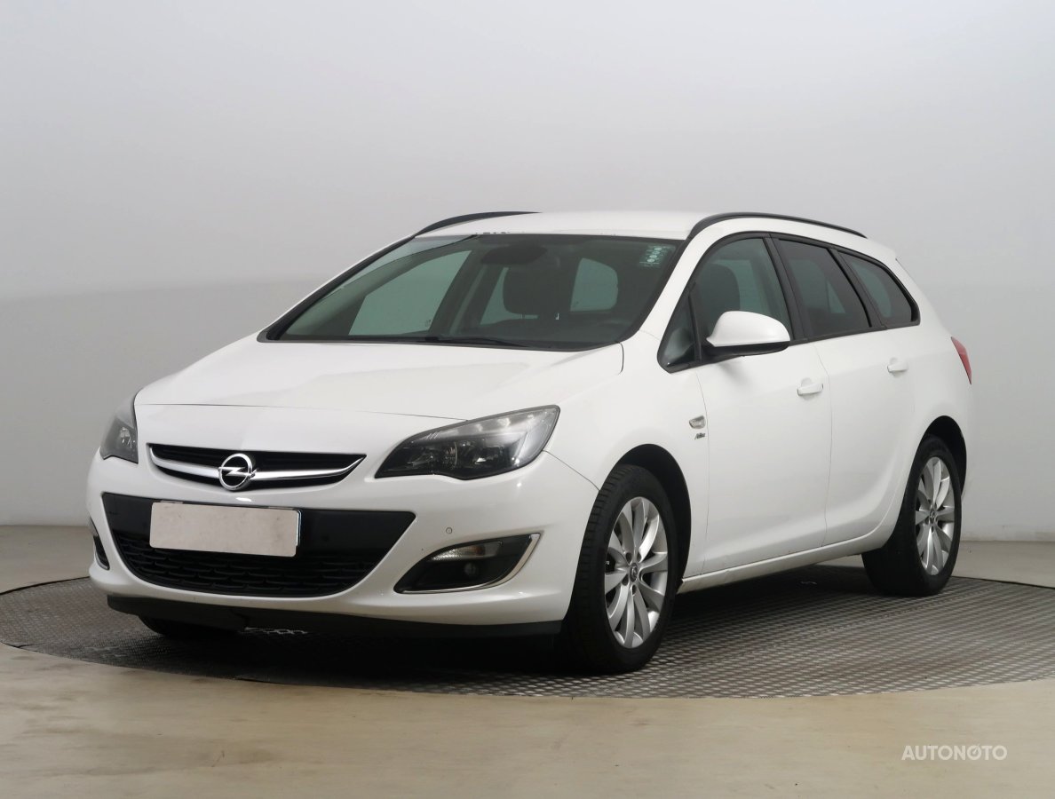 Opel Astra, 2013 - pohled č. 3