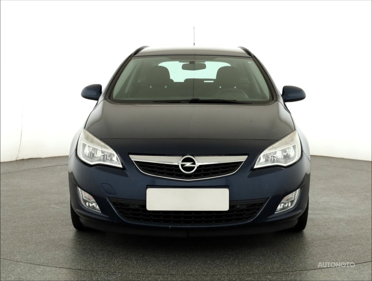 Opel Astra, 2012 - pohled č. 2